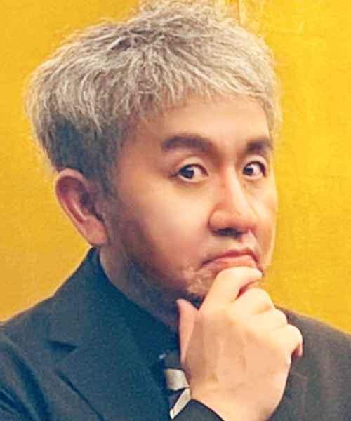 舞台『桜舞し、若葉の芽吹くころ』 作曲 鎌田雅人 KAMATA MASATO 茨城県ひたちなか市出身。1998年メジャーデビュー。2000年、hitomiに提供した『LOVE 2000』で日本レコード大賞優秀作品作曲賞受賞。近年のミュージカル作曲作品に『暁のヨナ』『NeoDoll』『無人島に生きる十六人』『薔薇王の葬列』『ぼくと14人のボクの夏休み』、劇団ミュ『Liebe』『추락 -墜落-』『初恋』『ジャンヌダルク』などがある。音楽監督キーボーディストとして浦井健治、甲斐翔真、岡田浩暉のコンサートや、吉本芸人による即興SHOW『THE EMPTY STAGE』を担当。最近は、浜田雅功、島津亜矢、飛龍つかさに作曲作品を提供している。日本音楽著作権協会正会員。