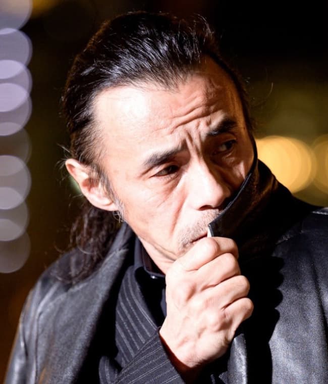 舞台『桜舞し、若葉の芽吹くころ』 殺陣 野口尋生 HIROKI NOGUCHI 昭和42年4月5日生まれ 神奈川県出身 16歳でJACの門を叩く その後ストリートパフォーマンスチームで原宿歩行者天国にて活躍 レコードデビューを果たす 新国劇の大山克巳に殺陣を師事 俳優 兼 殺陣師である