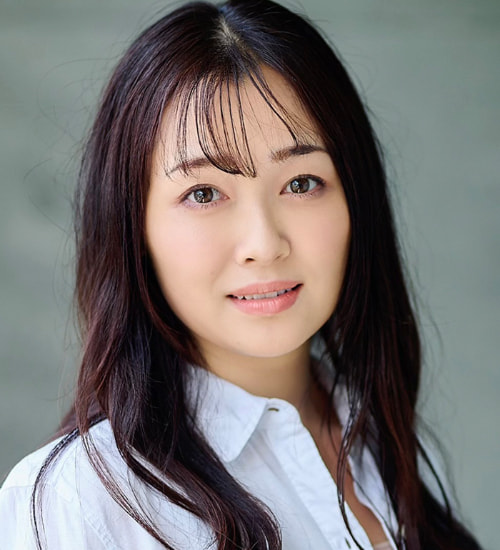 舞台『桜舞し、若葉の芽吹くころ』 雅の方様 宮原理子 RIKO MIYAHARA 1992年1月6日東京都生まれ 主な出演歴 LEGEND STAGE PRODUCE『ダッドシューズ』シリーズ(2023,2025)、舞台『まわれ!無敵のマーダーケース 2023』(2023)、 『フラガール2023』(2023)、 舞台『コンペティションライブ2024』(2024)、ROCK OPERA『First Anthem』(2024)、『アインザッツ!! 〜約束のクリスマス〜』(2024)など。また、2025年7月舞台『日本三国』への出演が決まっている。