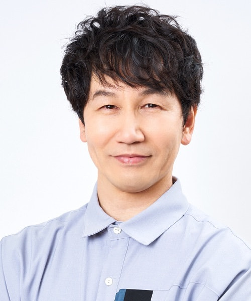 舞台『桜舞し、若葉の芽吹くころ』 脚本・作詞・プロデュース 門脇幸 SACHI KADOWAKI 高知県出身。14歳でミュージカル「アニー」ジュリー役で初舞台を踏む。フリー活動後、劇団四季に所属。退団後は地元でエンタメスクールを開校し、後進指導や舞台・映画制作に関わる。2021年、ルーラル・アーティスツ株式会社を設立し、舞台プロデュースやアーティストマネジメントを手掛ける。主なプロデュース作品は、舞台「歌って走って笑って踊ってキャラバンバン」、子ども舞台劇「ぼくと14人のボクの夏休み」、浅草ファンタジカル舞台「紅散鬼」「鬼哭の島、桃の花」、など。現在はNHK連続テレビ小説「あんぱん」にて歌唱指導を担当している。