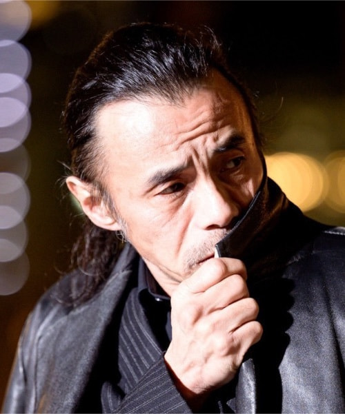 舞台『桜舞し、若葉の芽吹くころ』　昭和42年4月5日生まれ 神奈川県出身 16歳でJACの門を叩く その後ストリートパフォーマンスチームで原宿歩行者天国にて活躍　レコードデビューを果たす 新国劇の大山克巳に殺陣を師事 俳優 兼 殺陣師である